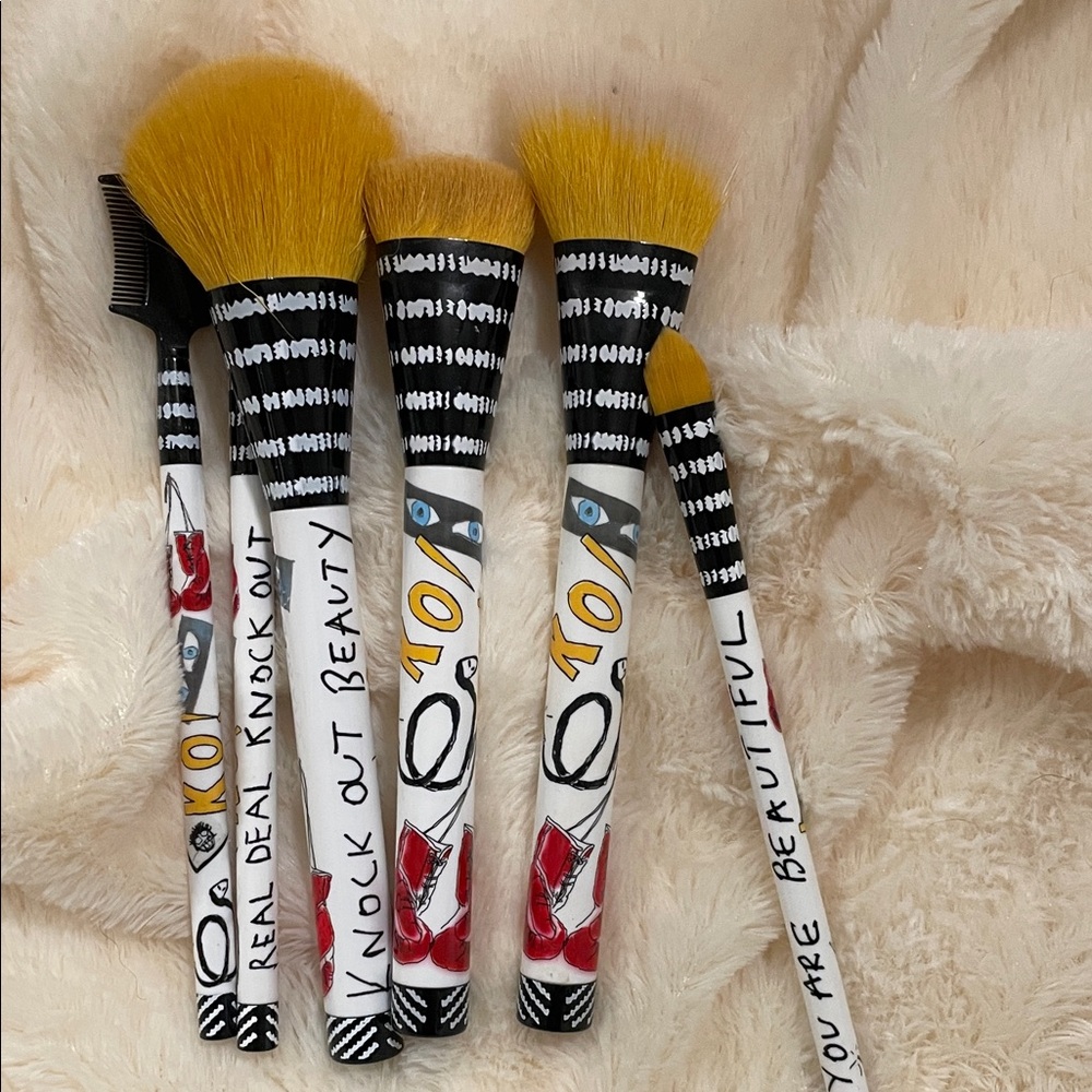 Colorful Makeup Brush Set with Artistic Handles